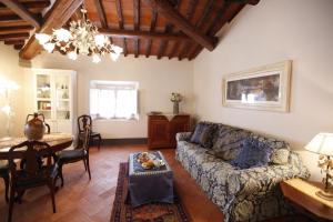 A seating area at Residence Villa La Fornacina