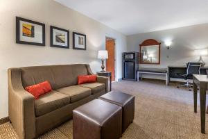 Zona d'estar a Comfort Suites Fort Pierce I-95