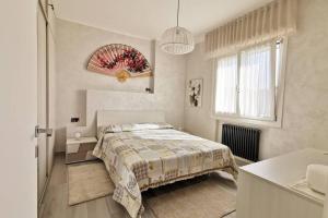 A bed or beds in a room at Appartamento - IRIS - Vallecrosia