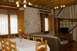 A seating area at Casa Rural San Roque