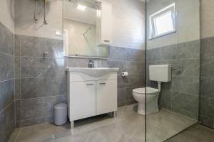 Phòng tắm tại Apartmani Vuletić