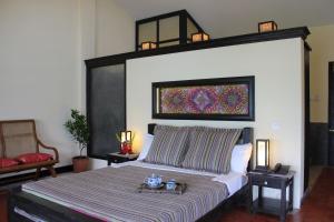 Ένα ή περισσότερα κρεβάτια σε δωμάτιο στο The Begnas Lake Resort & Villas