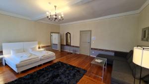 Postel nebo postele na pokoji v ubytování Hotel Cranach-Herberge City Centre