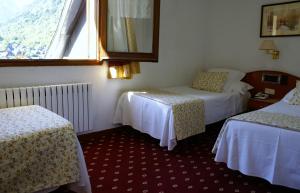 Posteľ alebo postele v izbe v ubytovaní Hotel Edelweiss
