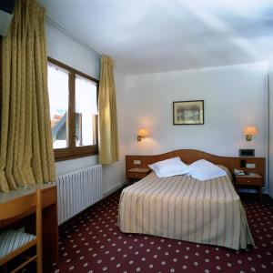 Ліжко або ліжка в номері Hotel Edelweiss