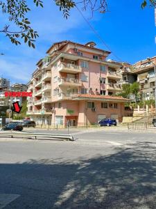 Budova, kde se apartmán nachází + 6 fotografií