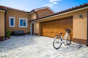 a bike parked in front of a garage at Casa Mia apartment in Vodnjan