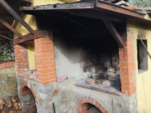 Gril dostupný pro hosty v apartmánu
