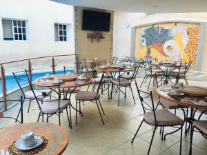 Reštaurácia alebo iné gastronomické zariadenie v ubytovaní Eco Hotel Katarma