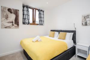Spacious 1 Bed Luxury St Albans Apartment - Free WiFi & Parking