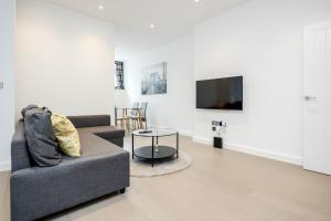 Oleskelutila majoituspaikassa Spacious 1 Bed Luxury St Albans Apartment - Free WiFi