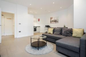 Гостиная зона в Spacious 1 Bed Luxury St Albans Apartment - Free WiFi