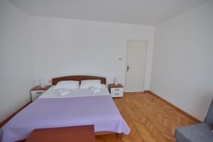 Posteľ alebo postele v izbe v ubytovaní Apartmani Badurina - Crnika