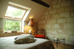 Postel nebo postele na pokoji v ubytování Les Pierres D'aurèle Chambres d'Hôtes + 36 fotografií