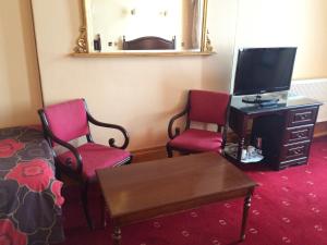 a desk with a laptop computer and a chair at Bellevue Guest House in Edinburgh