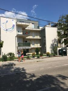 Budova, v ktorej sa apartmánový hotel nachádza