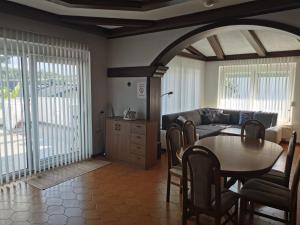 a living room with a table and a couch at Ferienwohnung Dani in Köttmannsdorf
