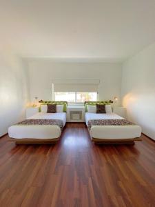 A bed or beds in a room at Seven Crown Express & Suites by Kavia