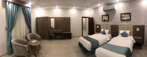 Postel nebo postele na pokoji v ubytování Al-Haramain Family Apartments