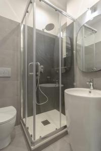 A bathroom at Green House Morin - San Pietro