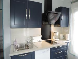 Η κουζίνα ή μικρή κουζίνα στο Villa Mes Souvenirs 1er étage Wifi Lit fait Taxe de Séjour Incluse