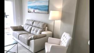 A seating area at MI CAPRICHO 2F BEACHFRONT- Apartment with sea view - Costa del Sol