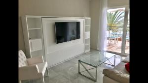 A television and/or entertainment centre at MI CAPRICHO 2F BEACHFRONT- Apartment with sea view - Costa del Sol