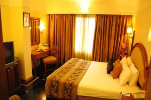 Postel nebo postele na pokoji v ubytování Regency Kanchipuram by GRT Hotels