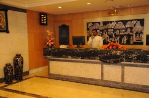 Členové personálu v ubytování Regency Kanchipuram by GRT Hotels