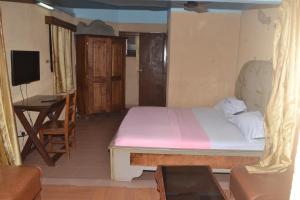 Giường trong phòng chung tại WHITE HORSE HOTEL PORTO-NOVO