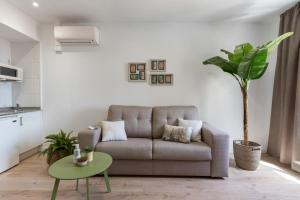 Ein Sitzbereich in der Unterkunft Apartamentos Venecia