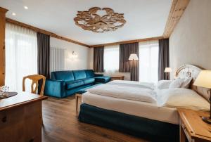 Łóżko lub łóżka w pokoju w obiekcie Kristallhotel Corona-Krone