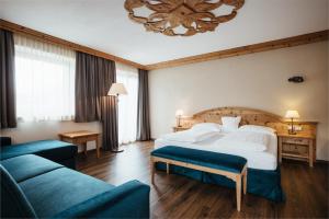 Łóżko lub łóżka w pokoju w obiekcie Kristallhotel Corona-Krone