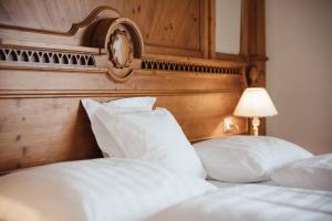 Łóżko lub łóżka w pokoju w obiekcie Kristallhotel Corona-Krone