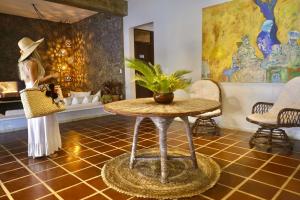 a table with a potted plant on it in a room at Pousada Ponta Mar in Natal