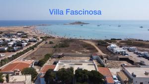 ポルトパーロにあるVilla Fascinosaのヴィラ fiestaresosのビーチビュー