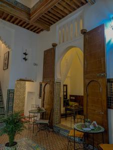 Imagen de la galería de Riad & Café culturel BAB EL FAN, en Tetuán