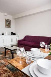 Χώρος καθιστικού στο Spacious 1 Bedroom Apartment in Balboa Park +33 φωτογραφίες