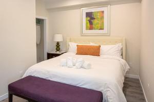 Posteľ alebo postele v izbe v ubytovaní Luxurious One Bedroom Suite with Balboa Park View