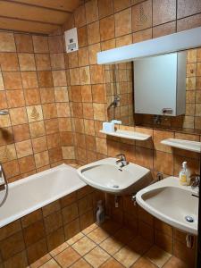 Koupelna v ubytování Appartement Latschen - Ferienhaus
