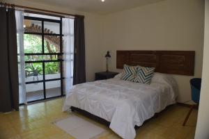 A bed or beds in a room at Finca del Pomar