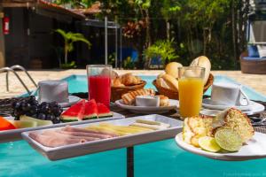 a table with a tray of food and drinks at Estrela do Mar Paraty in Paraty