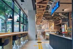 ibis Styles Nagoya餐廳或用餐的地方
