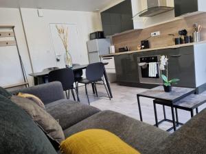 Cuisine ou kitchenette dans l'établissement Osemae Immobilier - Redon Port-Chatelêt
