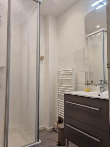 Salle de bains dans l'établissement Osemae Immobilier - Redon Port-Chatelêt