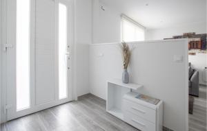 Fotografie z fotogalerie ubytování 3 Bedroom Nice Home In Noia v destinaci Noya