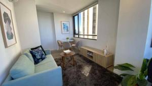 Posezení v ubytování MY80 Apartment located in the inner of Melbourne CBD