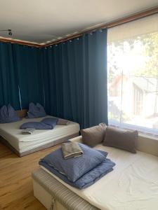 Postel nebo postele na pokoji v ubytování VilLa AdeLe
