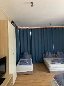 Postel nebo postele na pokoji v ubytování VilLa AdeLe