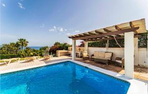 Basen w obiekcie 3 Bedroom Gorgeous Home In Estepona lub w pobliżu
